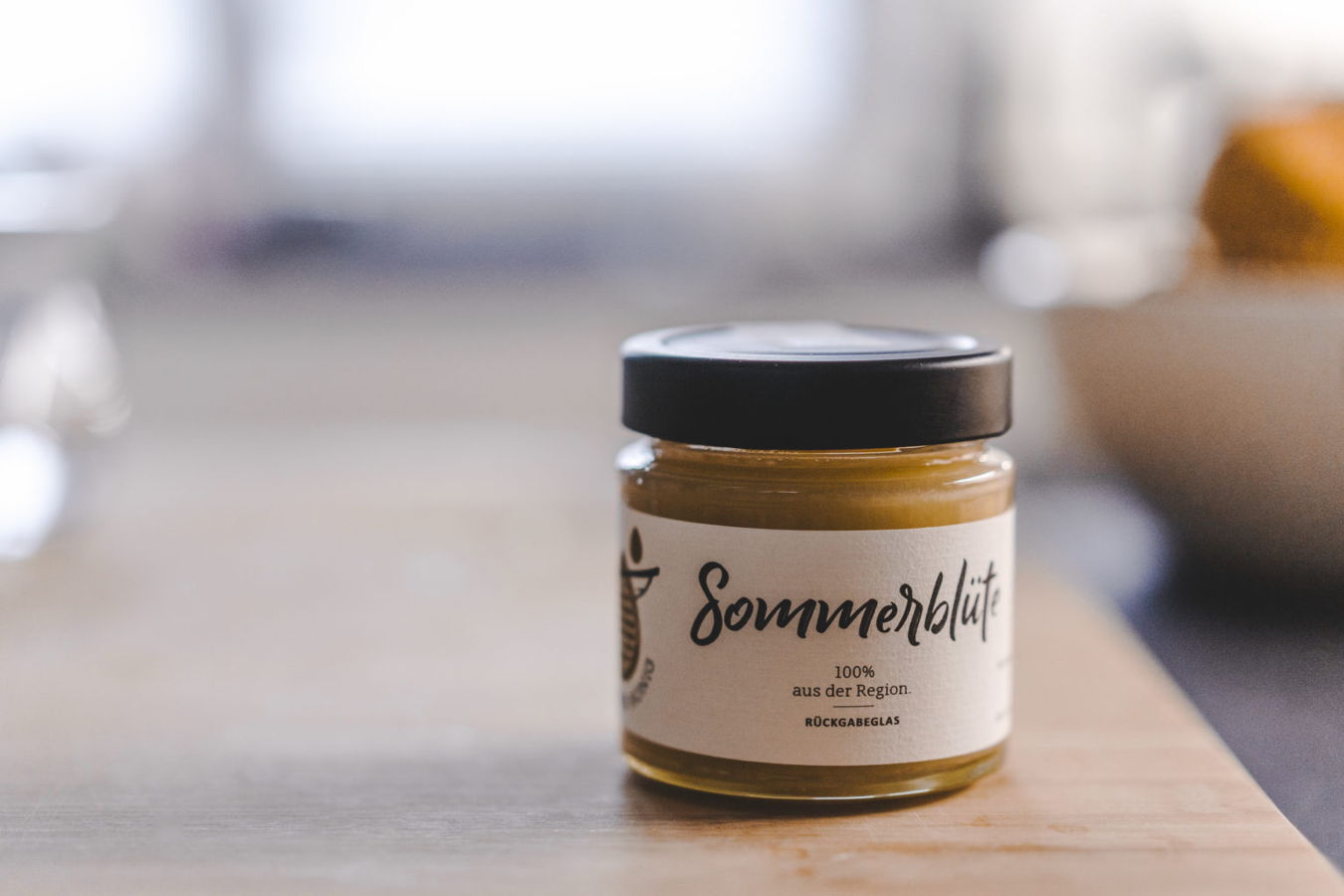 Glas mit Sommerblüte-Honig, 100 % aus der Region, in Rückgabeglas